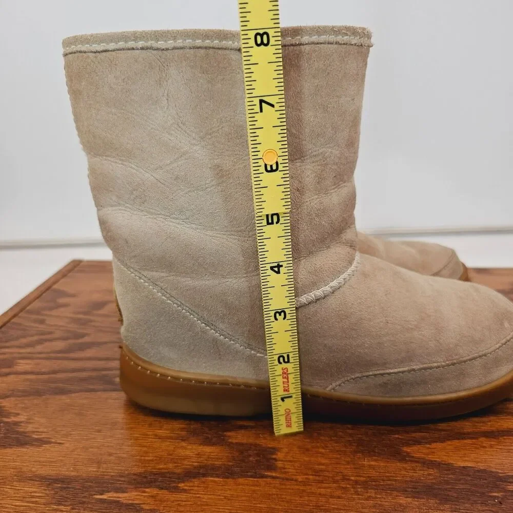 Minnetonka Snow Boots Ivory Brown Suede Round Toe Womens 8 Pull On Mid Top Solid